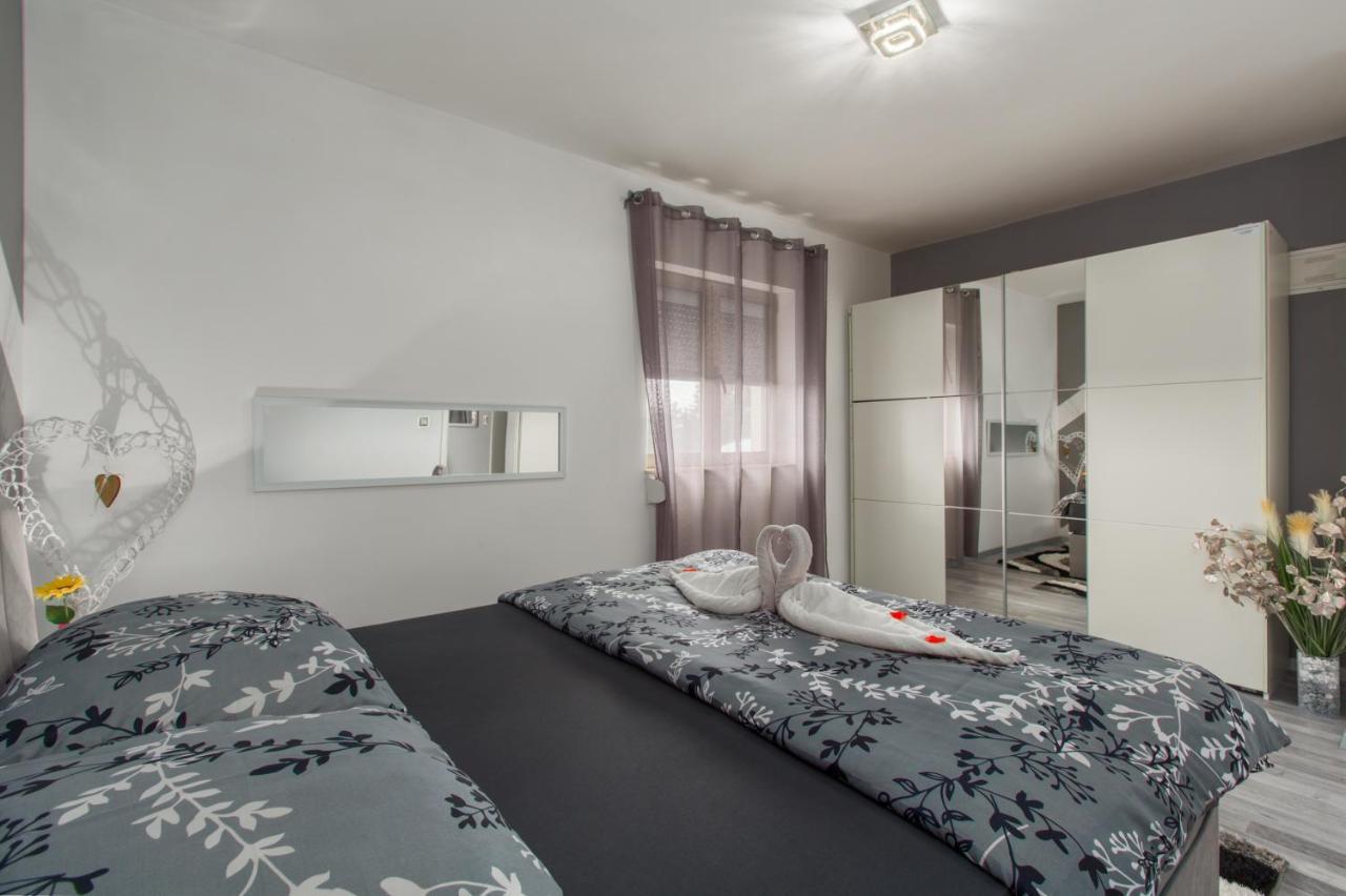 Apartment 50 Shades Of Grey Porec Luaran gambar